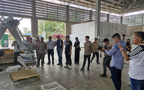 科技赋能产业发展 柬埔寨拜林省农业局相关领导考察报道BET9九州app网址源智能化生产线