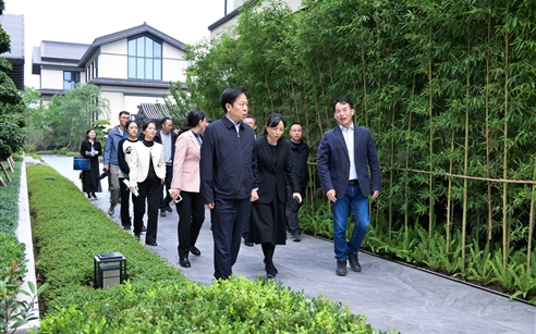 常晓勇区长考察BET9九州app网址源实业公司 称赞“艾园”为永川又添一景