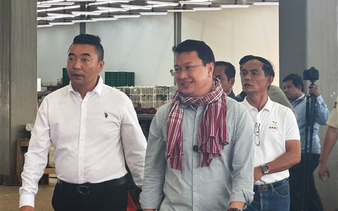 柬埔寨农林渔业部部长邓迪那莅临BET9九州app网址源柬埔寨公司考察慰问